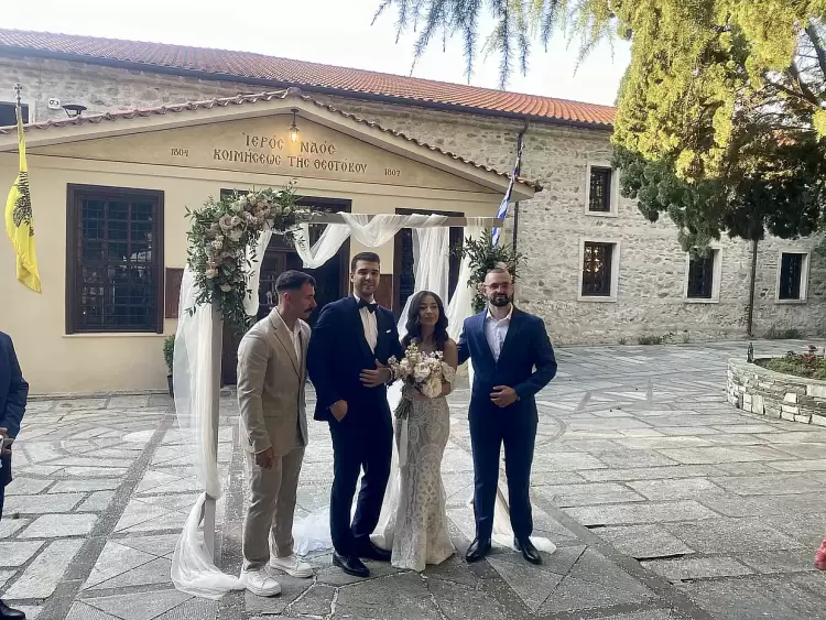 Παραδοσιακός γάμος στο Βελβεντό για Δημήτρη Κοτσιάμπαση και Σοφία Νίκου από το Ρότερνταμ