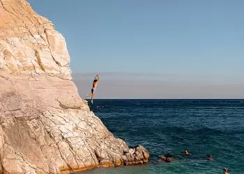 Παράταση της έκθεσης “joyful Moments” έως την Κυριακή 29 Ιουνίου