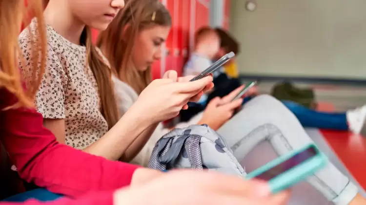 Πόσο στοιχίζει ένα κινητό