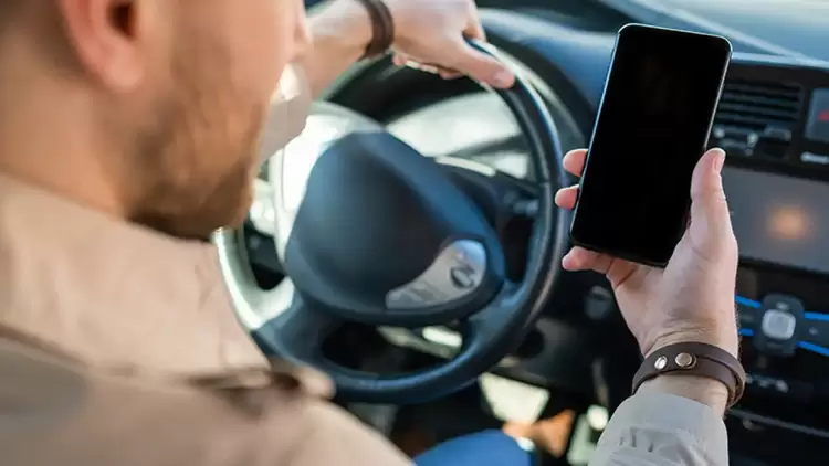 Πρόστιμα σοκ για χρήση κινητού στο τιμόνι - Τι έρχεται στα νυχτερινά μπλόκα Πρόστιμα σοκ για χρήση κινητού στο τιμόνι – Τι έρχεται στα νυχτερινά μπλόκα