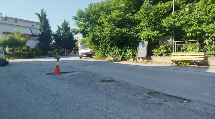 Σιδηροδρομικός Σταθμός Κατερίνης: Λακκούβες στην Οδό Διογένους Σιδηροδρομικός Σταθμός Κατερίνης: Λακκούβες στην Οδό Διογένους