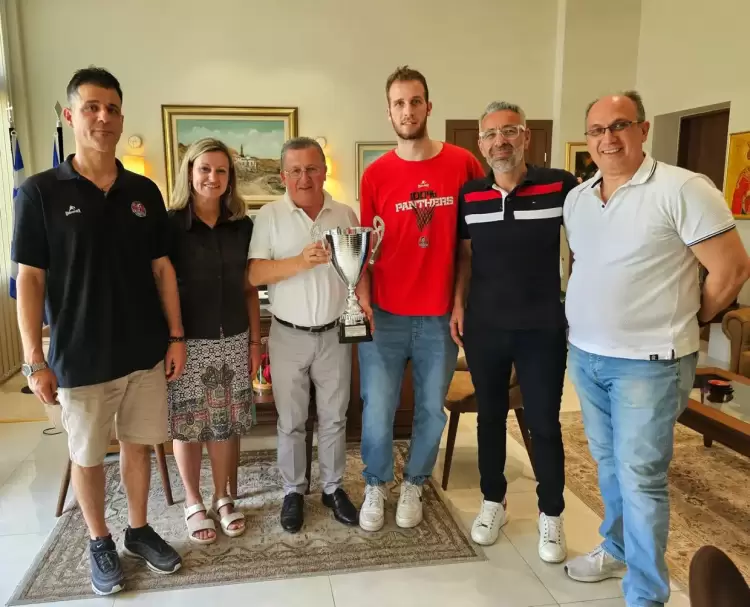 Συνάντηση του Δημάρχου Κατερίνης Ι. Ντούμου με τους πρωταθλητές Α’ ΕΚΑΣΚΕΜ «Πάνθηρες»