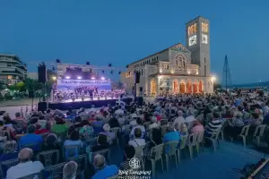 Συναυλία της Παιδικής Παραδοσιακής Χορωδίας και Ορχήστρας της Ιεράς Μητροπόλεως Κίτρους στην Παραλία του Βόλου
