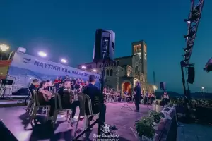 Συναυλία της Παιδικής Παραδοσιακής Χορωδίας και Ορχήστρας της Ιεράς Μητροπόλεως Κίτρους στην Παραλία του Βόλου