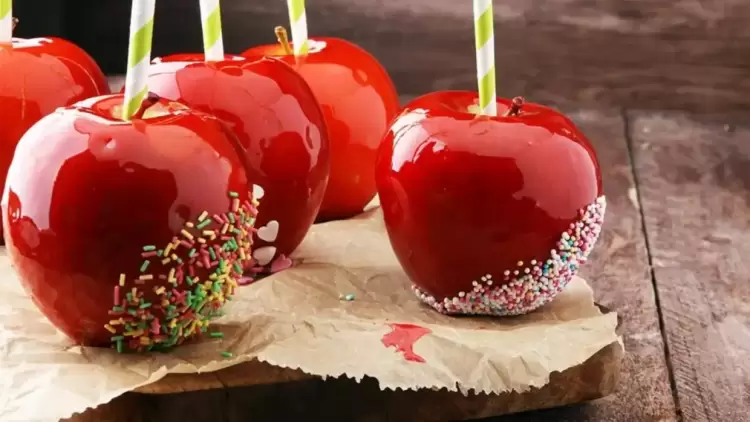 Τα κόκκινα καραμελωμένα μηλαράκια