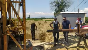 Ξεκίνησε η νέα υδρευτική γεώτρηση στον Κορινό – Λύση για τη λειψυδρία