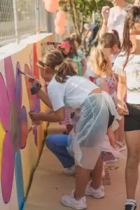 Χρώματα & χαμόγελα «ζωγράφισαν» τον τοίχο της πρώτης συμπεριληπτικής παιδικής χαράς του Δήμου Κατερίνης