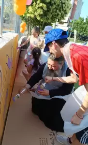 Χρώματα & χαμόγελα «ζωγράφισαν» τον τοίχο της πρώτης συμπεριληπτικής παιδικής χαράς του Δήμου Κατερίνης