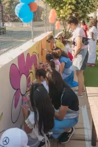 Χρώματα & χαμόγελα «ζωγράφισαν» τον τοίχο της πρώτης συμπεριληπτικής παιδικής χαράς του Δήμου Κατερίνης