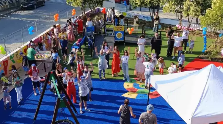 Χρώματα & χαμόγελα «ζωγράφισαν» τον τοίχο της πρώτης συμπεριληπτικής παιδικής χαράς του Δήμου Κατερίνης