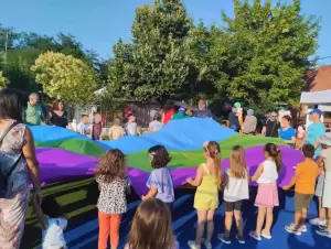 Χρώματα & χαμόγελα «ζωγράφισαν» τον τοίχο της πρώτης συμπεριληπτικής παιδικής χαράς του Δήμου Κατερίνης