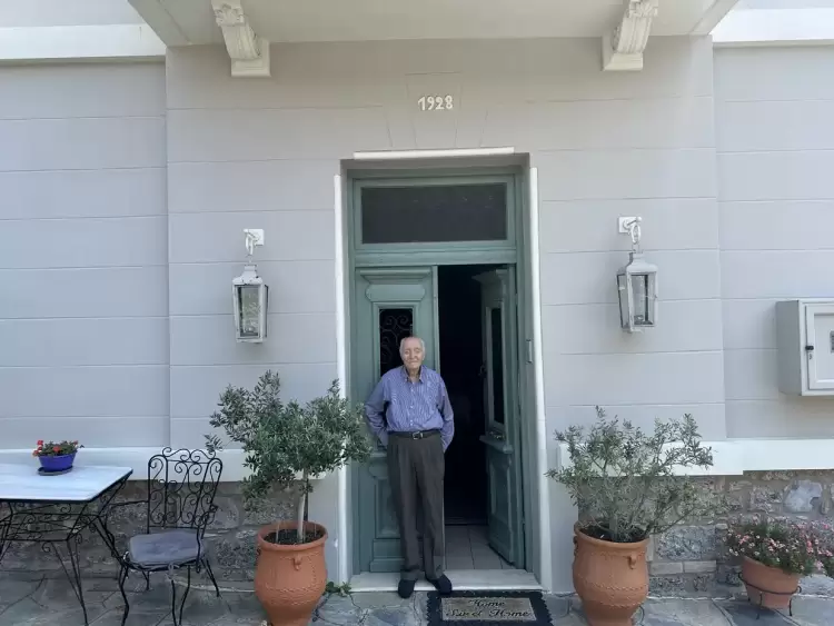 100 χρόνια ζωής: Χρήστος Σταθακόπουλος, ένας αιώνας αναμνήσεων (βίντεο) 100 χρόνια ζωής: Χρήστος Σταθακόπουλος ένας αιώνας αναμνήσεων