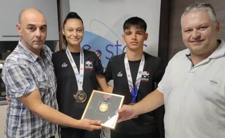 Budokan dojo Κατερίνης: Τιμή σε όσους στηρίζουν τον αθλητισμό Budokan Dojo Κατερίνης: Τιμή σε όσους στηρίζουν τον αθλητισμό