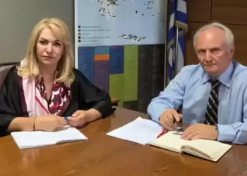 Άννα Μάνη: Την παράταση της  χαλαζικής προστασίας από αέρος ζήτησε η κ. Μάνη από τον Υφυπουργό κ. Ανδριανό