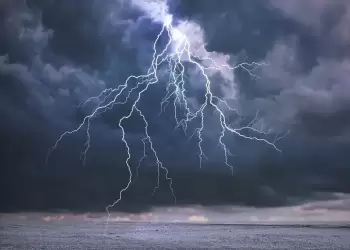 Από τον καύσωνα στις καταιγίδες: χαλάζι, κεραυνοί και κίνδυνος πλημμυρών από Πέμπτη Από τον καύσωνα στις καταιγίδες: χαλάζι, κεραυνοί και κίνδυνος πλημμυρών από Πέμπτη