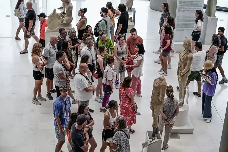 Αυξημένες οι δαπάνες των τουριστών – Ποιοι ξοδεύουν περισσότερα