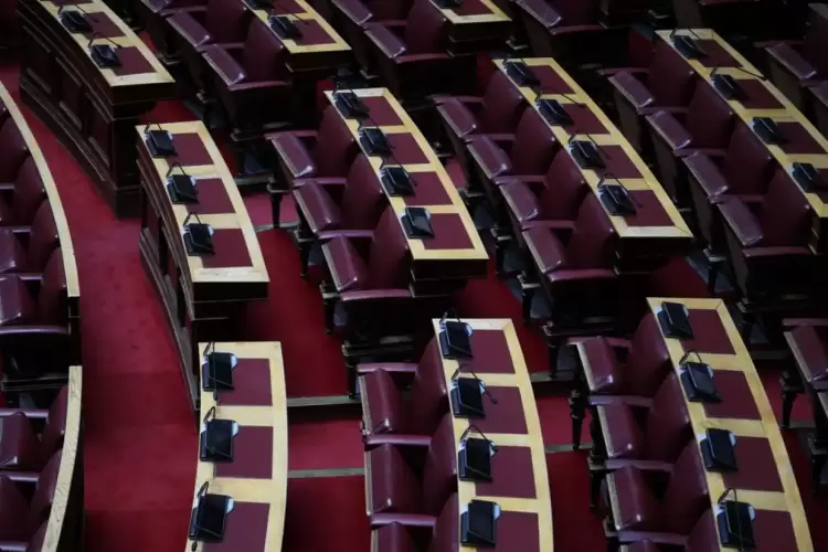 Η Επιτροπή Δεοντολογίας της Βουλής λέει «όχι» στην άρση ασυλίας 14 γαλάζιων βουλευτών της προανακριτικής Τριαντόπουλου