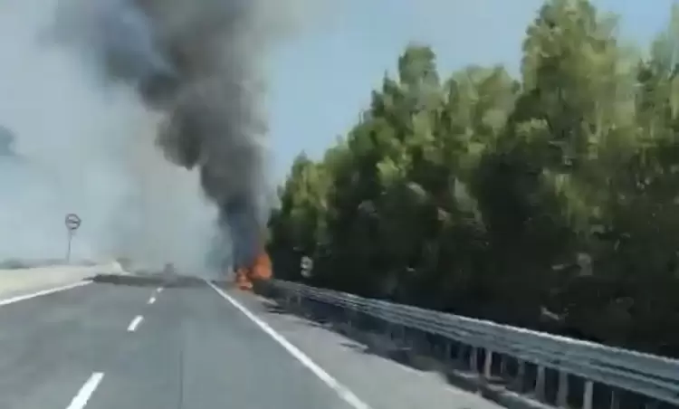 Φωτιά στην ΠΑΘΕ στο ύψος του Μακρυχωρίου Λάρισας προκάλεσε προβλήματα στη σιδηροδρομική γραμμή Αθηνών – Θεσσαλονίκης