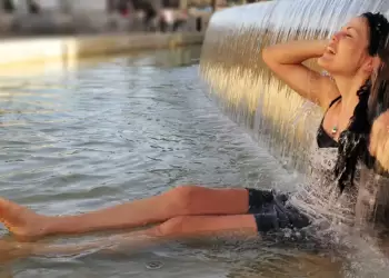 Καύσωνας με 44°c και κόκκινη προειδοποίηση ΕΜΥ έως Δευτέρα – Αναλυτικός χάρτης ζέστης