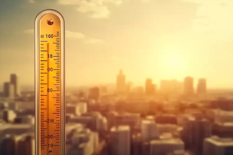 Καύσωνας: Συναγερμός για ακραία ζέστη – Θερμικός θόλος πλήττει την Ευρώπη