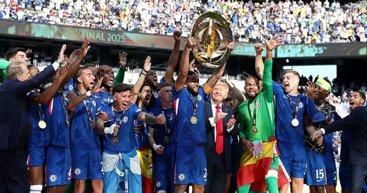 Ο Ντόναλντ Τραμπ κράτησε το αυθεντικό τρόπαιο του Παγκοσμίου Κυπέλλου Συλλόγων και άφησε την Τσέλσι με ρέπλικα