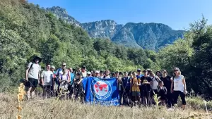 Πεζοπορία στο φαράγγι του Ενιπέα