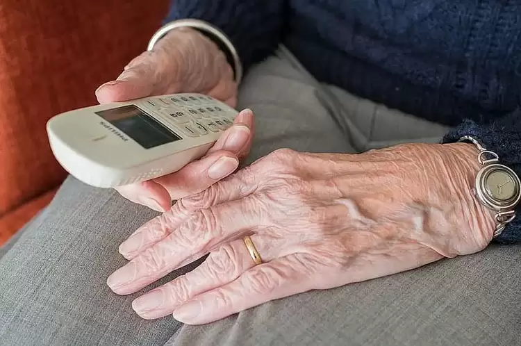 Πιερία: Εξιχνίαση τηλεφωνικής απάτης σε ηλικιωμένη – Της απέσπασαν 2.000 ευρώ Πιερία: Εξιχνίαση τηλεφωνικής απάτης σε ηλικιωμένη – Της απέσπασαν 2.000 ευρώ