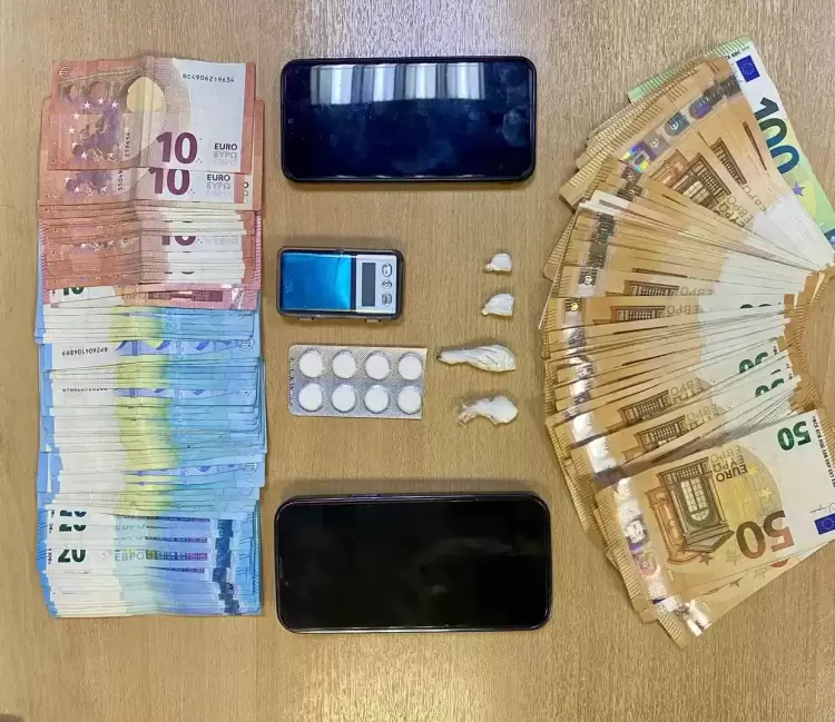 Πιερία: Σύλληψη για κατοχή κοκαΐνης, χρημάτων και χαπιών Πιερία: Σύλληψη για κατοχή κοκαΐνης, χρημάτων και χαπιών