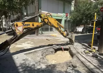 Πολύωρη βλάβη στο δίκτυο της ΔΕΥΑΚ στην οδό Περδίκα – Χωρίς νερό τα νοικοκυριά της γειτονιάς έως το μεσημέρι