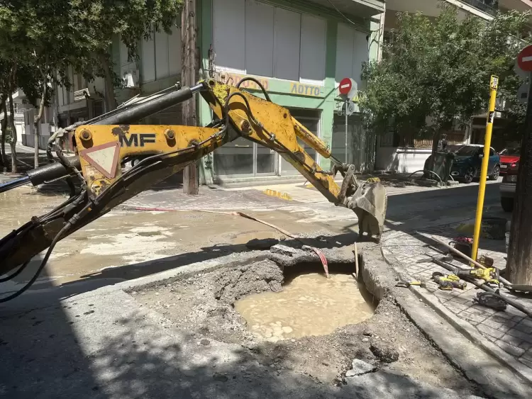 Πολύωρη βλάβη στο δίκτυο της ΔΕΥΑΚ στην οδό Περδίκα – Χωρίς νερό τα νοικοκυριά της γειτονιάς έως το μεσημέρι Πολύωρη βλάβη στο δίκτυο της ΔΕΥΑΚ στην οδό Περδίκα – Χωρίς νερό τα νοικοκυριά της γειτονιάς έως το μεσημέρι