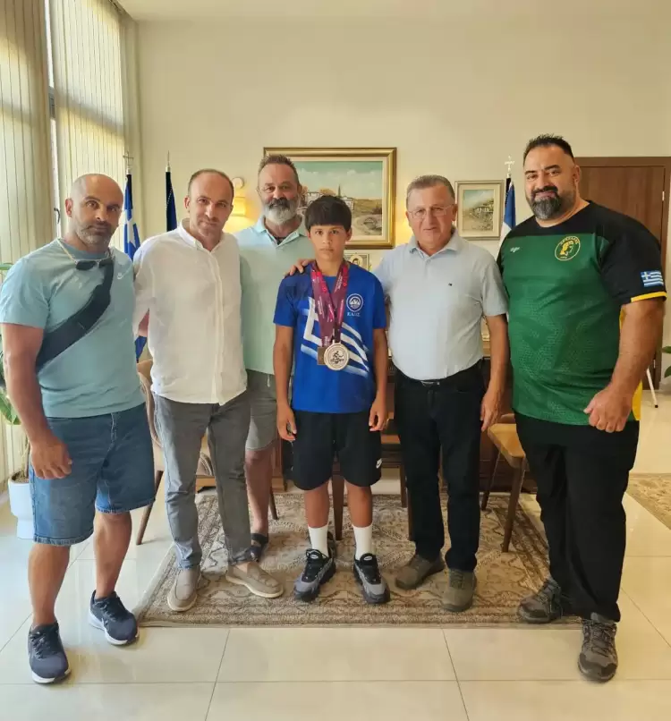 Στον Δήμαρχο Κατερίνης Ι. Ντούμο ο χρυσός πρωταθλητής του Αρχελάου