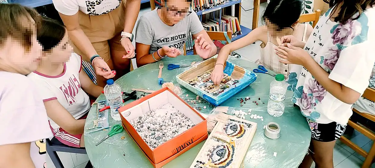 Συμπερίληψη στη Δημοτική Βιβλιοθήκη Κατερίνης: Παιδιά από τον καταυλισμό των Ρομά στις καλοκαιρινές δράσεις