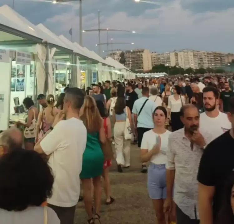 Το τελευταίο σαββατοκύριακο του 44ου Φεστιβάλ Βιβλίου Το τελευταίο σαββατοκύριακο του 44ου Φεστιβάλ Βιβλίου