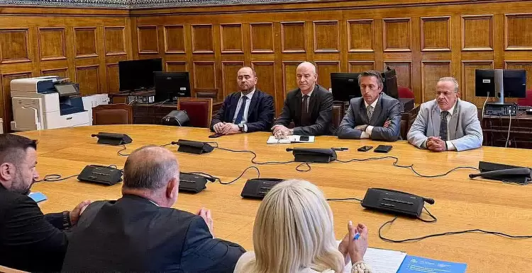 Βουλευτές και Π.Ο.Ε.Σ.Ε.: Επιτακτική ανάγκη η αναμόρφωση του θεσμικού πλαισίου για τα πνευματικά - καλλιτεχνικά δικαιώματα Βουλευτές και Π.Ο.Ε.Σ.Ε.: Επιτακτική ανάγκη η αναμόρφωση του θεσμικού πλαισίου για τα πνευματικά – καλλιτεχνικά δικαιώματα