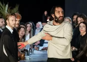 Η υπαρξιακή περιπλάνηση της παραγωγής του ΚΘΒΕ «ζ – η – θ, ο Ξένος», του Μ. Μαρμαρινού στο Δίον