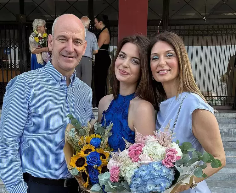 Η Ζέτα Μπαραλιάκου αποφοίτησε από το τμήμα Δημοσιογραφίας του ΑΠΘ – Συγχαρητήρια από το «Ολύμπιο Βήμα» Η Ζέτα Μπαραλιάκου αποφοίτησε από το τμήμα Δημοσιογραφίας του ΑΠΘ – Συγχαρητήρια από το «Ολύμπιο Βήμα»