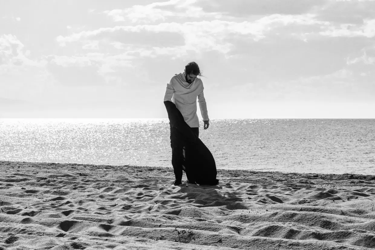 54ο Φεστιβάλ Ολύμπου-Θέατρο-Δίον «ζ-η-θ, Ο ξένος» από τη συμπαραγωγή Κ.Θ.Β.Ε. και Θ.Ο.Κ. 54ο Φεστιβάλ Ολύμπου Θέατρο Δίον «ζ η θ, Ο ξένος» από τη συμπαραγωγή Κ.Θ.Β.Ε. και Θ.Ο.Κ.