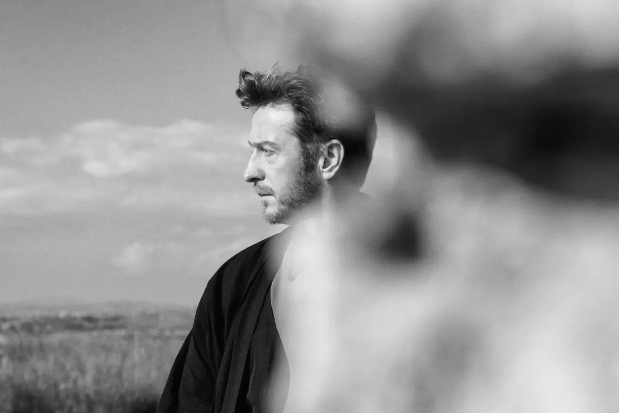 54ο Φεστιβάλ Ολύμπου-Θέατρο-Δίον «ζ-η-θ, Ο ξένος» από τη συμπαραγωγή Κ.Θ.Β.Ε. και Θ.Ο.Κ. 54ο Φεστιβάλ Ολύμπου Θέατρο Δίον «ζ η θ, Ο ξένος» από τη συμπαραγωγή Κ.Θ.Β.Ε. και Θ.Ο.Κ.