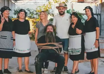 Dolmadakia In Space – Οι Κρητικές Γιαγιάδες πάνε στο Διάστημα!