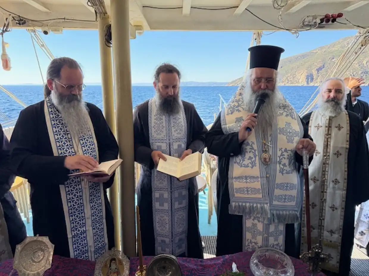 Προσκυνηματική Εκδρομή – Περίπλους του Αγίου Όρους από την Ιερά Μητρόπολη Κίτρους Προσκυνηματική Εκδρομή – Περίπλους του Αγίου Όρους από την Ιερά Μητρόπολη Κίτρους