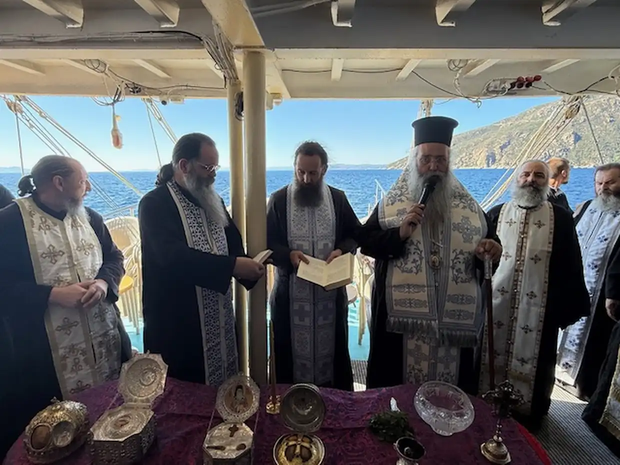 Προσκυνηματική Εκδρομή – Περίπλους του Αγίου Όρους από την Ιερά Μητρόπολη Κίτρους Προσκυνηματική Εκδρομή – Περίπλους του Αγίου Όρους από την Ιερά Μητρόπολη Κίτρους