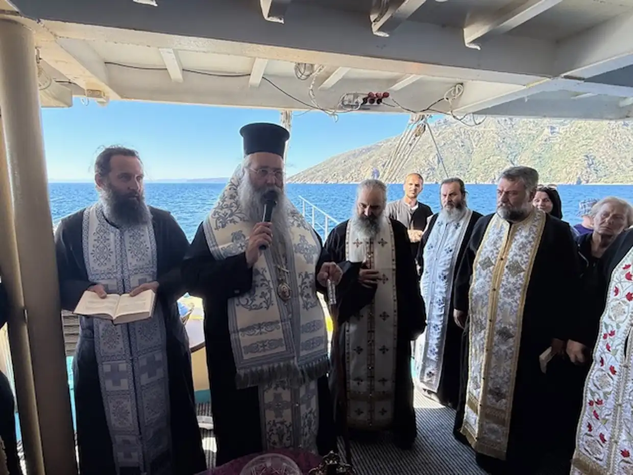 Προσκυνηματική Εκδρομή – Περίπλους του Αγίου Όρους από την Ιερά Μητρόπολη Κίτρους Προσκυνηματική Εκδρομή – Περίπλους του Αγίου Όρους από την Ιερά Μητρόπολη Κίτρους