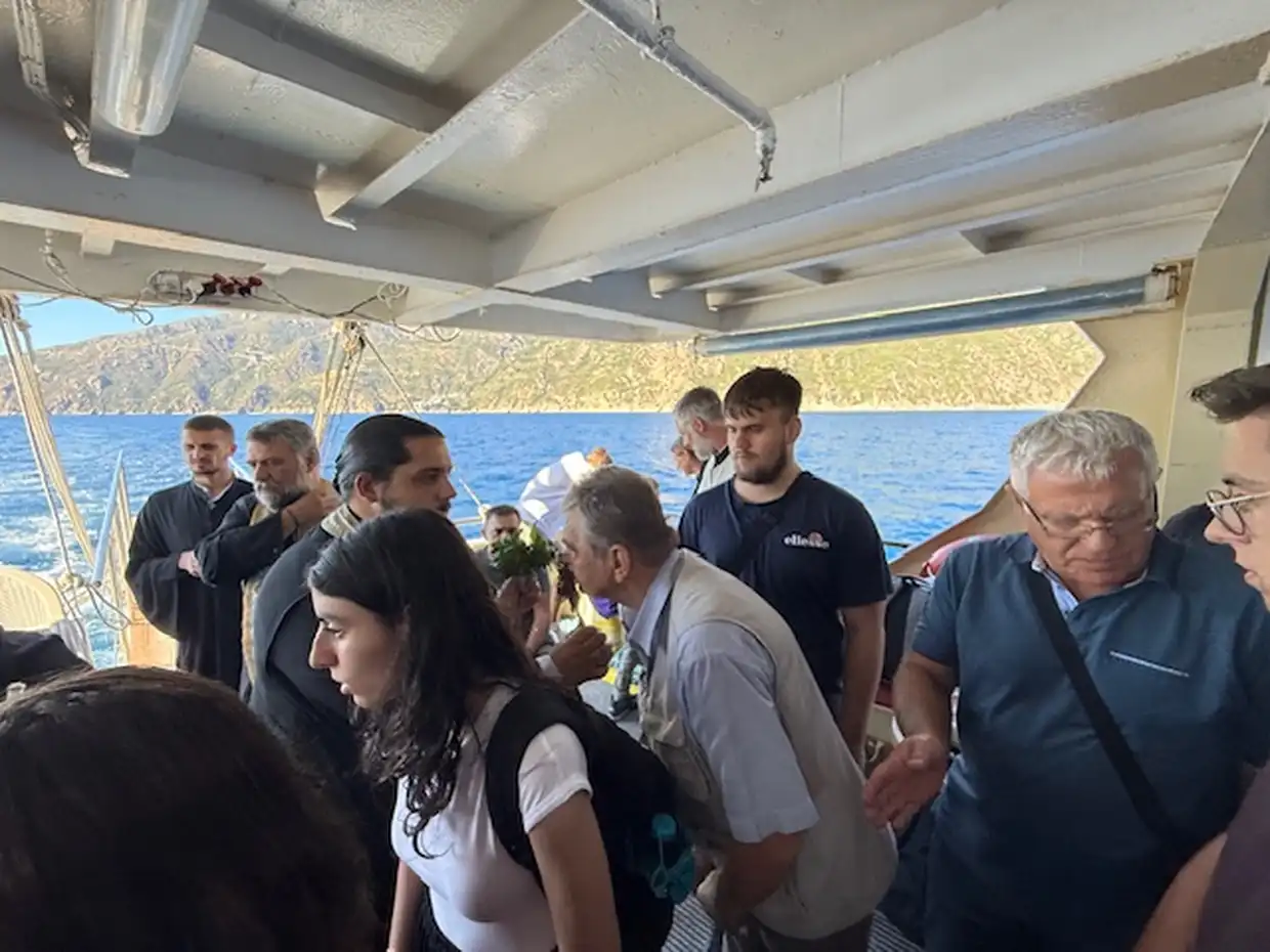 Προσκυνηματική Εκδρομή – Περίπλους του Αγίου Όρους από την Ιερά Μητρόπολη Κίτρους Προσκυνηματική Εκδρομή – Περίπλους του Αγίου Όρους από την Ιερά Μητρόπολη Κίτρους