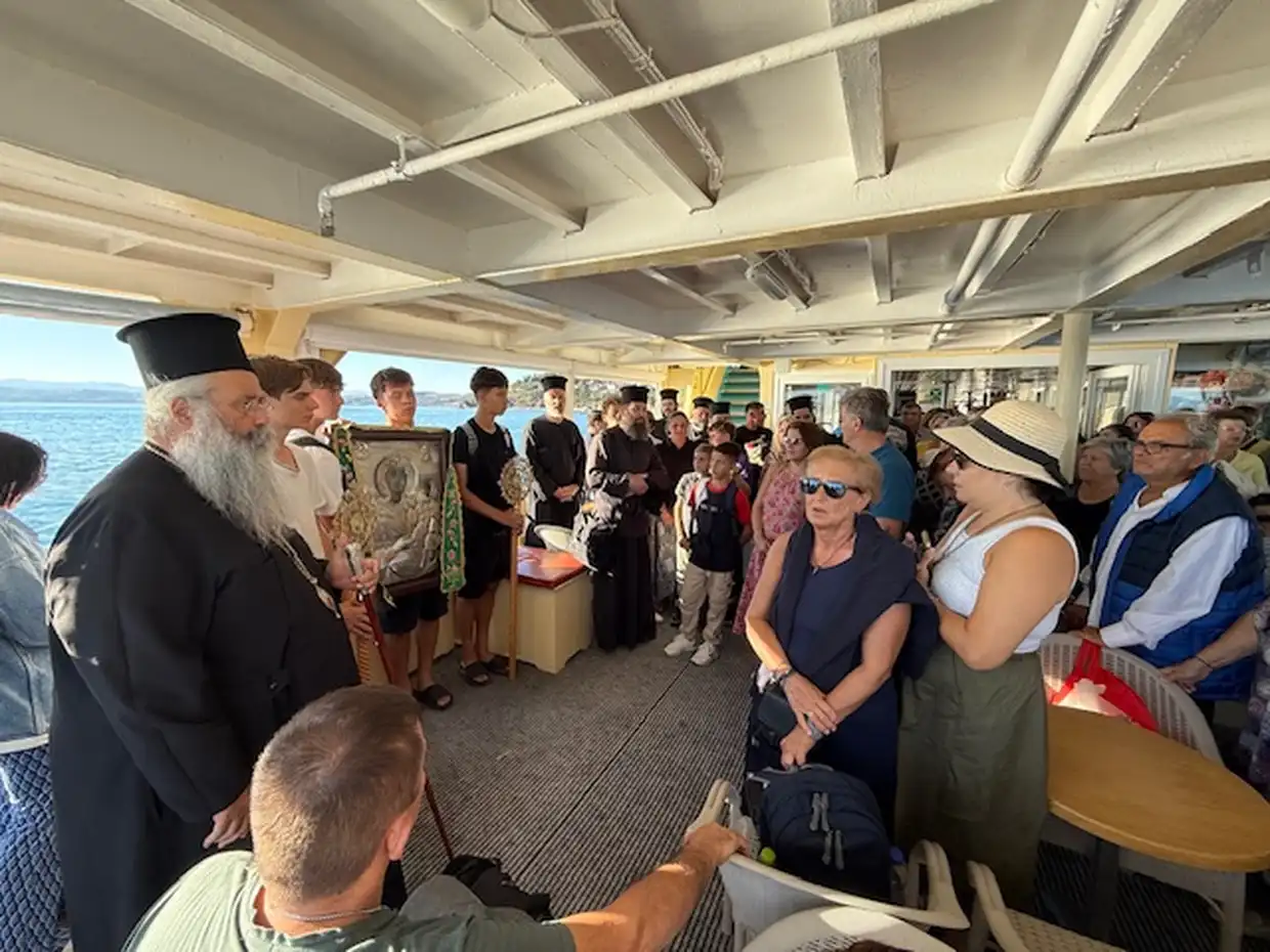 Προσκυνηματική Εκδρομή – Περίπλους του Αγίου Όρους από την Ιερά Μητρόπολη Κίτρους Προσκυνηματική Εκδρομή – Περίπλους του Αγίου Όρους από την Ιερά Μητρόπολη Κίτρους