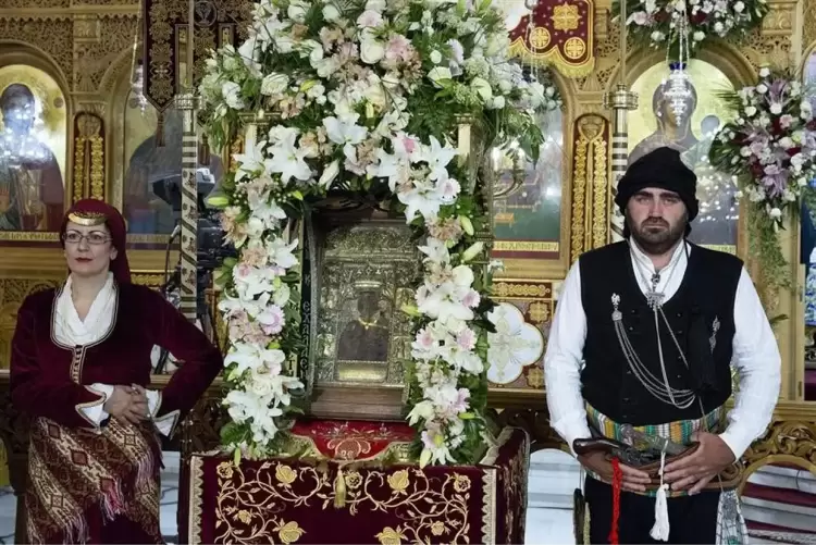 Oι προσκυνητές έφτασαν στην Παναγία Σουμελά στο Βέρμιο Oι προσκυνητές έφτασαν στην Παναγία Σουμελά στο Βέρμιο