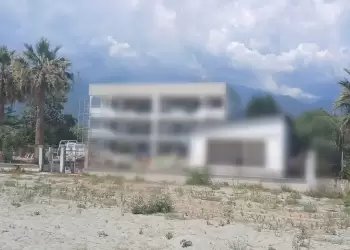 Αν νομίζετε ότι η αυθαιρεσία ενδημεί μόνο στην πατρίδα μας κάνετε λάθος. Αν νομίζετε ότι η αυθαιρεσία ενδημεί μόνο στην πατρίδα μας κάνετε λάθος.