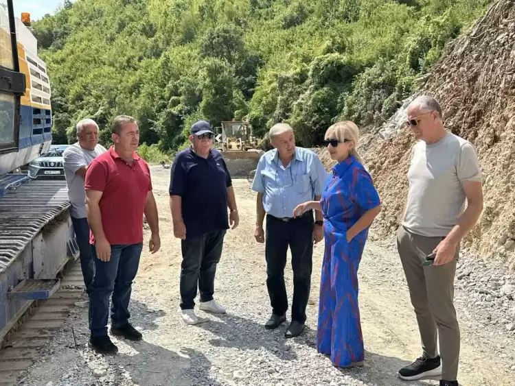 Η Αντιπεριφερειάρχης Πιερίας σε αυτοψία των εργασιών αποκατάστασης στην 15η Επαρχιακή Οδό