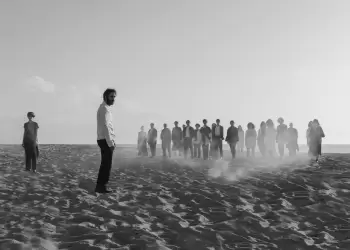 Απόψε η παράσταση «ζ η θ, Ο ξένος» από τη συμπαραγωγή Κ.Θ.Β.Ε. και Θ.Ο.Κ