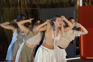 Αρχαίο Θέατρο Δίου: «ζ η θ, ο Ξένος» Μια επιστροφή στις πηγές: επίσκεψη σε τρεις ραψωδίες της Οδύσσειας