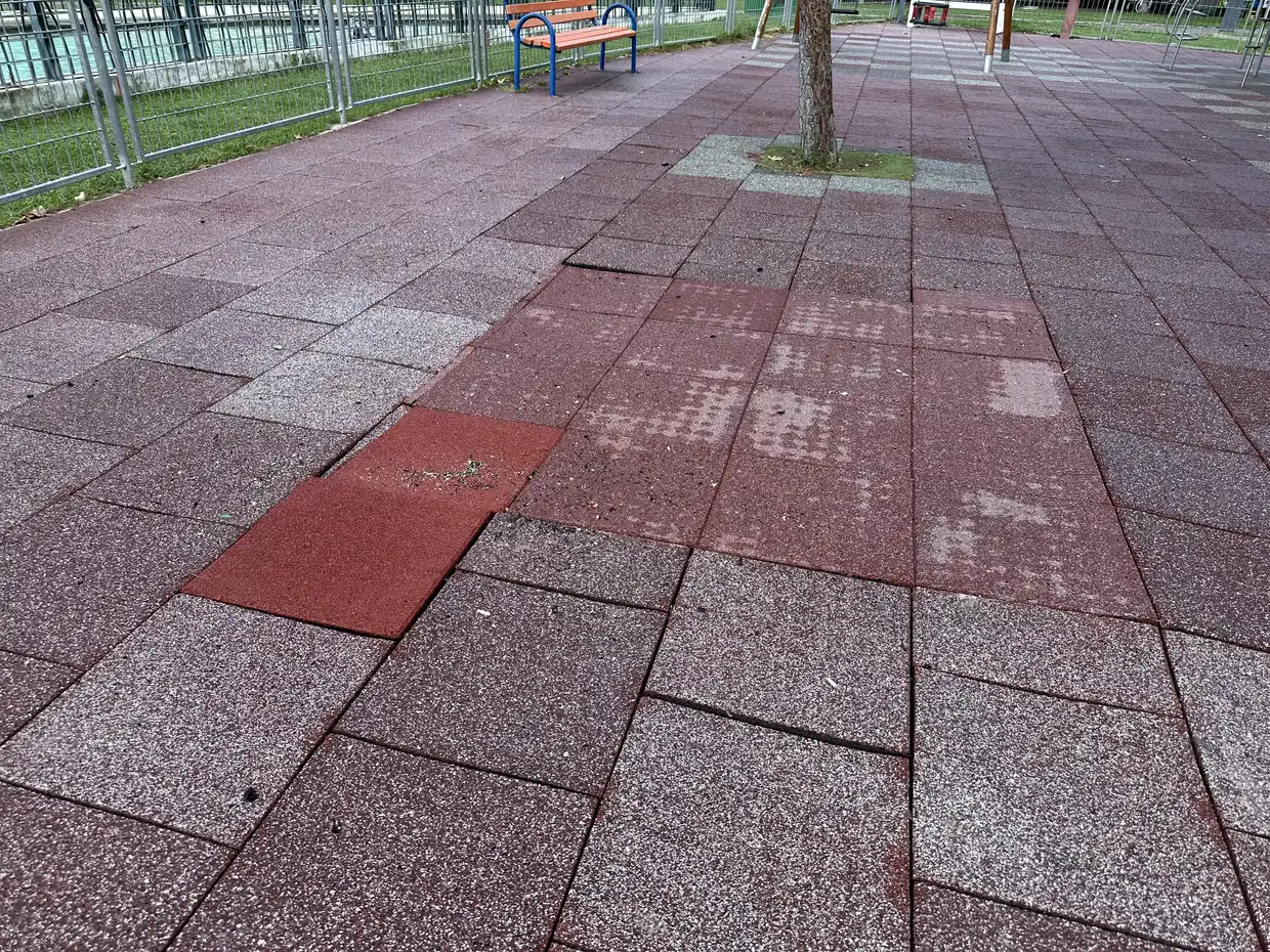 Ασυνείδητοι βανδάλισαν παιδική χαρά στην πλατεία Μακεδονίας Ασυνείδητοι βανδάλισαν παιδική χαρά στην πλατεία Μακεδονίας